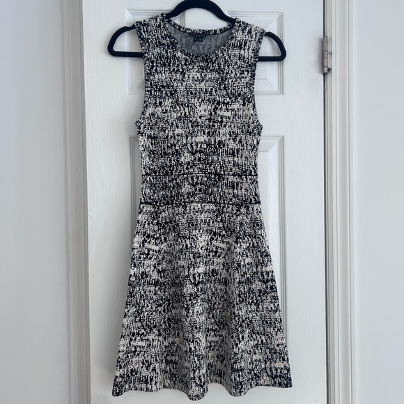 Theory Dresses & Skirts - Theory Patterned Knit Dress